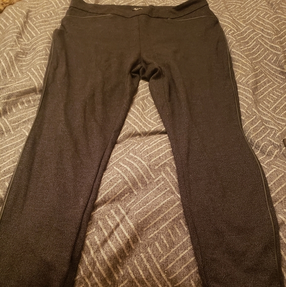 3/$25 Reitmans modern stretch leggings, size 12P - Picture 1 of 7